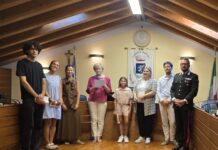 Borse di studio al merito scolastico a Sirmione: premiati 37 giovani consegna borse studio 2