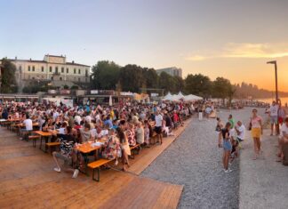 Il pubblico alla Festa del Lago e dell'Ospite nell'edizione 2025 a Rivoltella