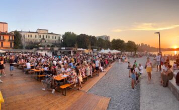 Il pubblico alla Festa del Lago e dell'Ospite nell'edizione 2025 a Rivoltella