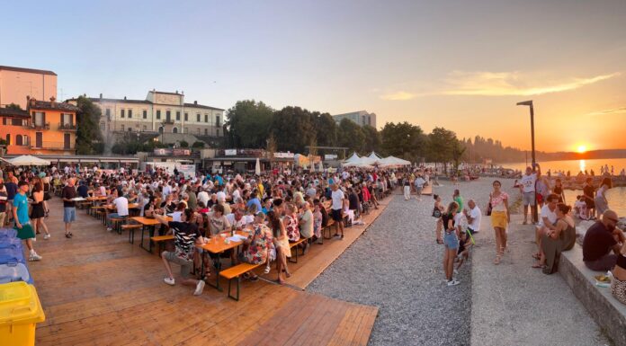 Il pubblico alla Festa del Lago e dell'Ospite nell'edizione 2025 a Rivoltella