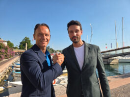 Veduta del porto e municipio di Bardolino sul Lago di Garda per la candidatura a Capitale della Cultura 2029