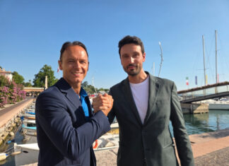 Veduta del porto e municipio di Bardolino sul Lago di Garda per la candidatura a Capitale della Cultura 2029