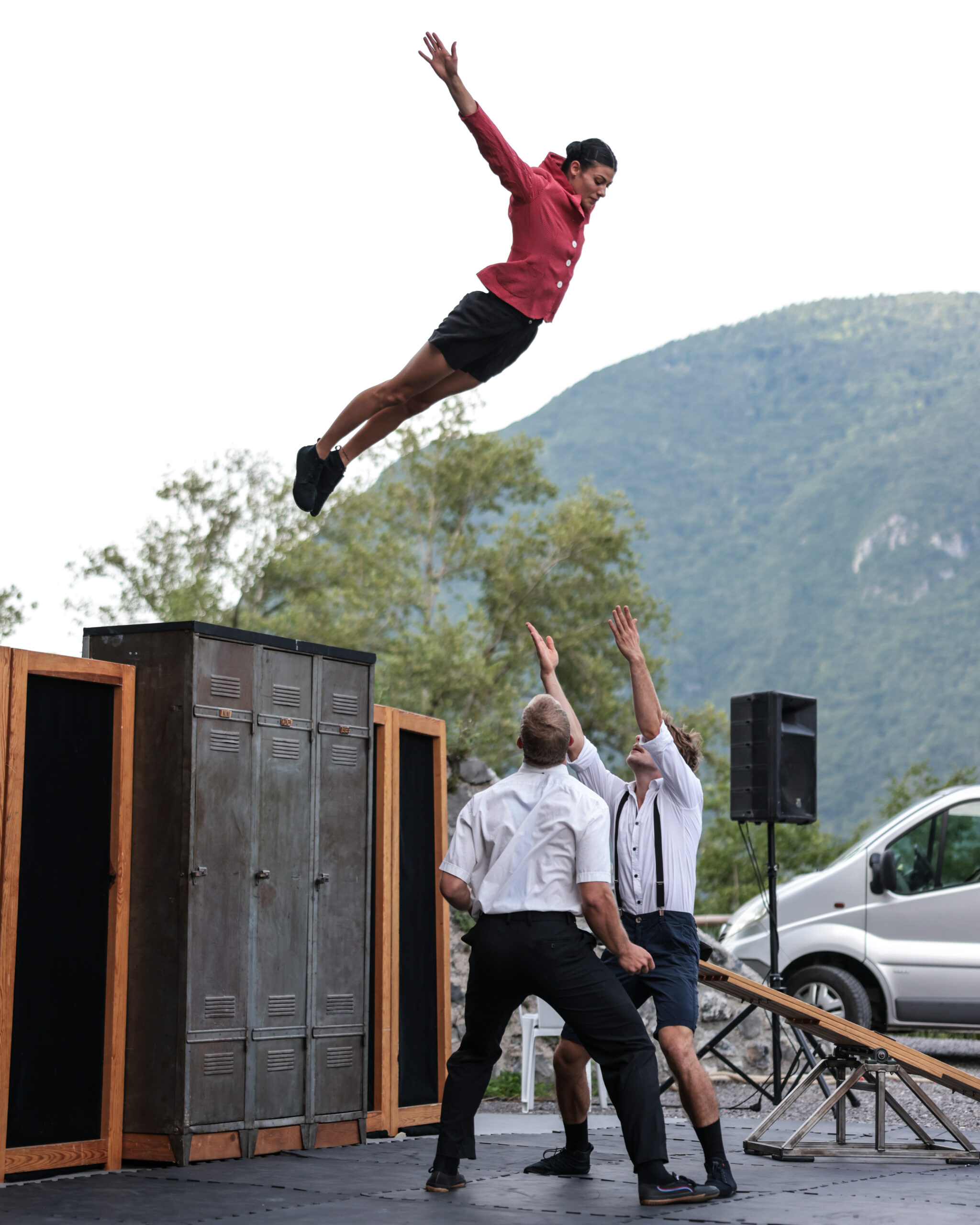 Les Triphasés in KOSTÜM, spettacolo di Strabilio Festival