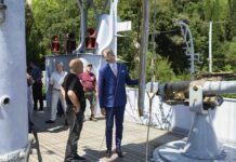 Ministro Giuli al Vittoriale dopo la tempesta: sopralluogo sui danni Il ministro Alessandro Giuli durante il sopralluogo al Vittoriale