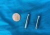 Desenzano, primo impianto in Italia di pacemaker bicamerale senza fili all’ASST Garda Pacemaker bicamerale senza fili accanto a moneta per dimensione a Desenzano.