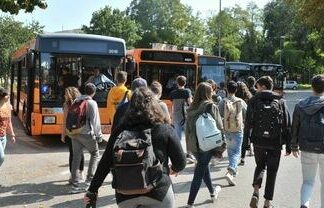 Toscolano Maderno, contributo per il trasporto scolastico degli studenti delle superiori Toscolano Maderno, contributo per il trasporto scolastico degli studenti delle superiori