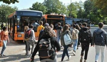 Toscolano Maderno, contributo per il trasporto scolastico degli studenti delle superiori
