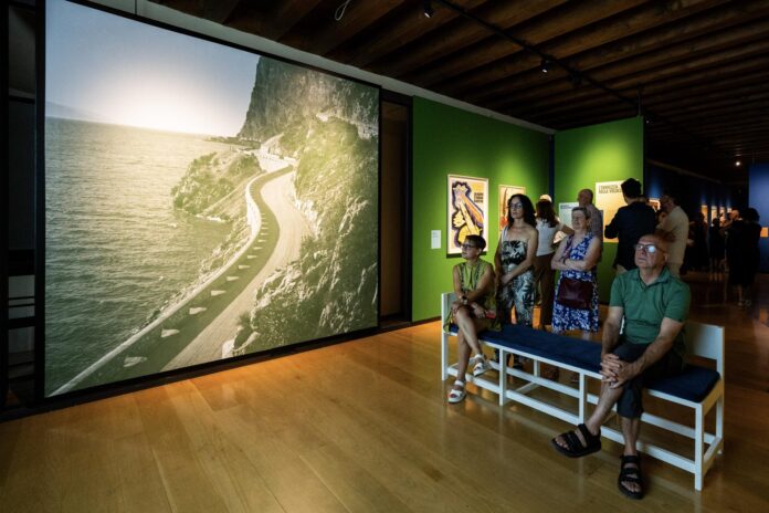 Sala della mostra Visitate il Garda al MAG di Riva del Garda