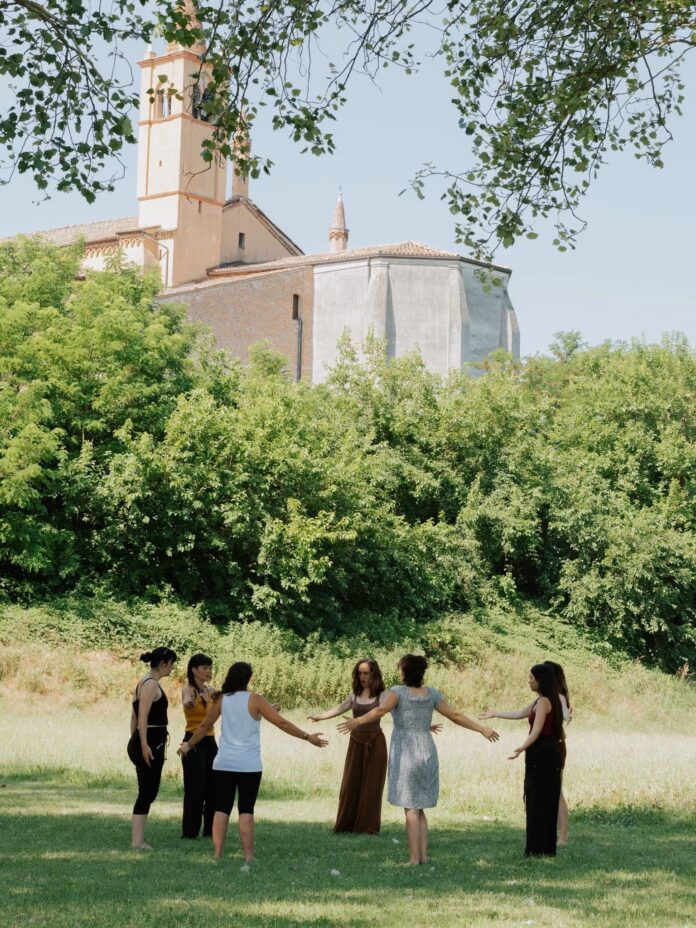 Immagine di Cammino 888, otto donne da Grazie di Curtatone ad Assisi tra arte e spiritualità