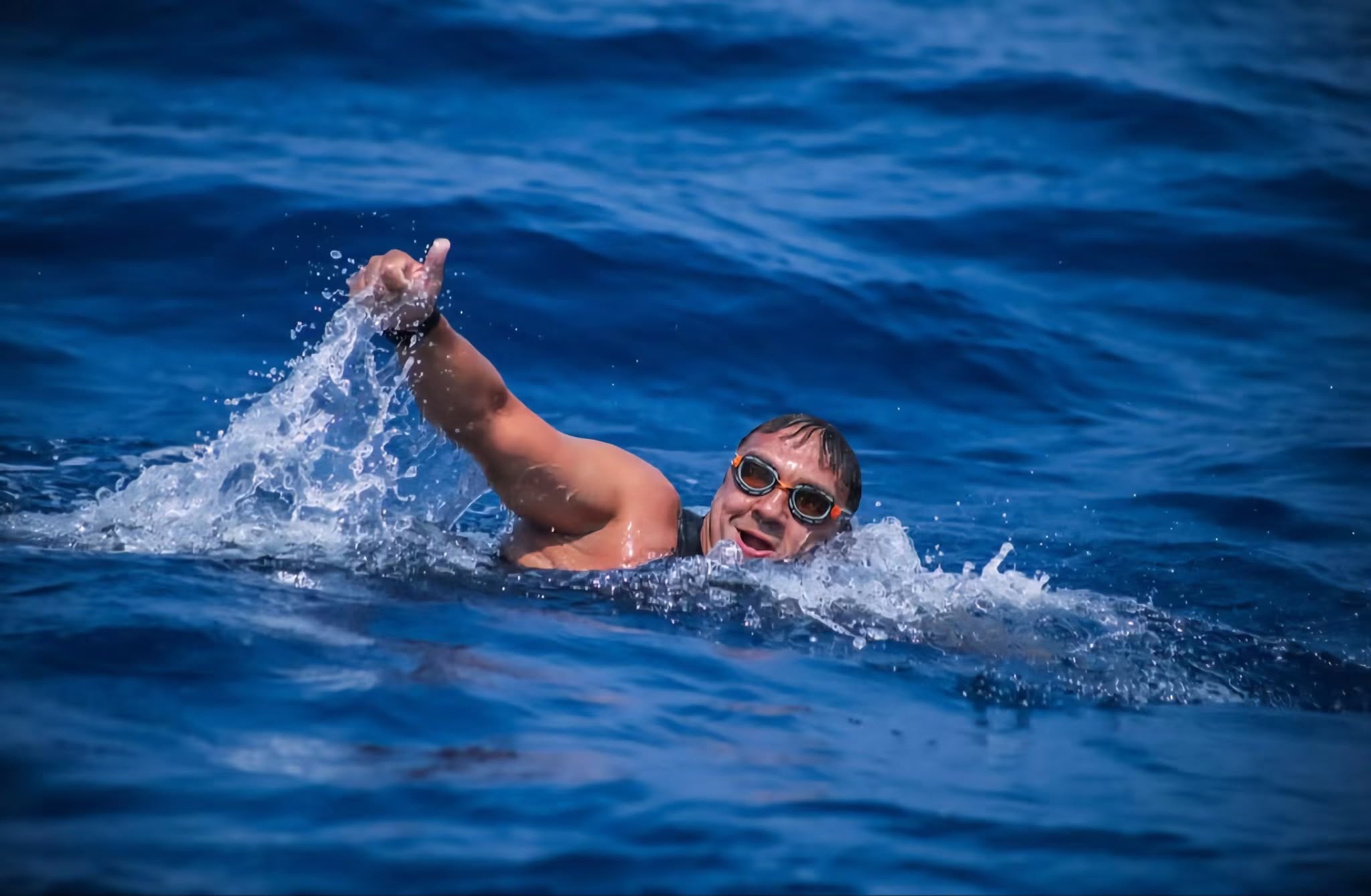 Associazione 6 Luglio, tre appuntamenti tra Salò, Garda e Bracciano 4 Marco Fratini durante una prova di nuoto