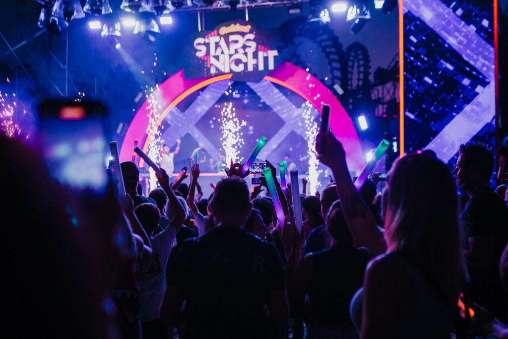 Immagine di Gardaland Stars Night, il 5 settembre sette ore di musica con DJ Antoine