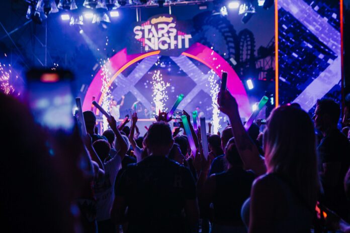 Immagine di Gardaland Stars Night, il 5 settembre sette ore di musica con DJ Antoine