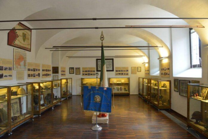 Sala espositiva del Museo del Nastro Azzurro al MuSa di Salò