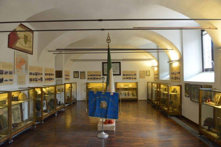 Sala espositiva del Museo del Nastro Azzurro al MuSa di Salò