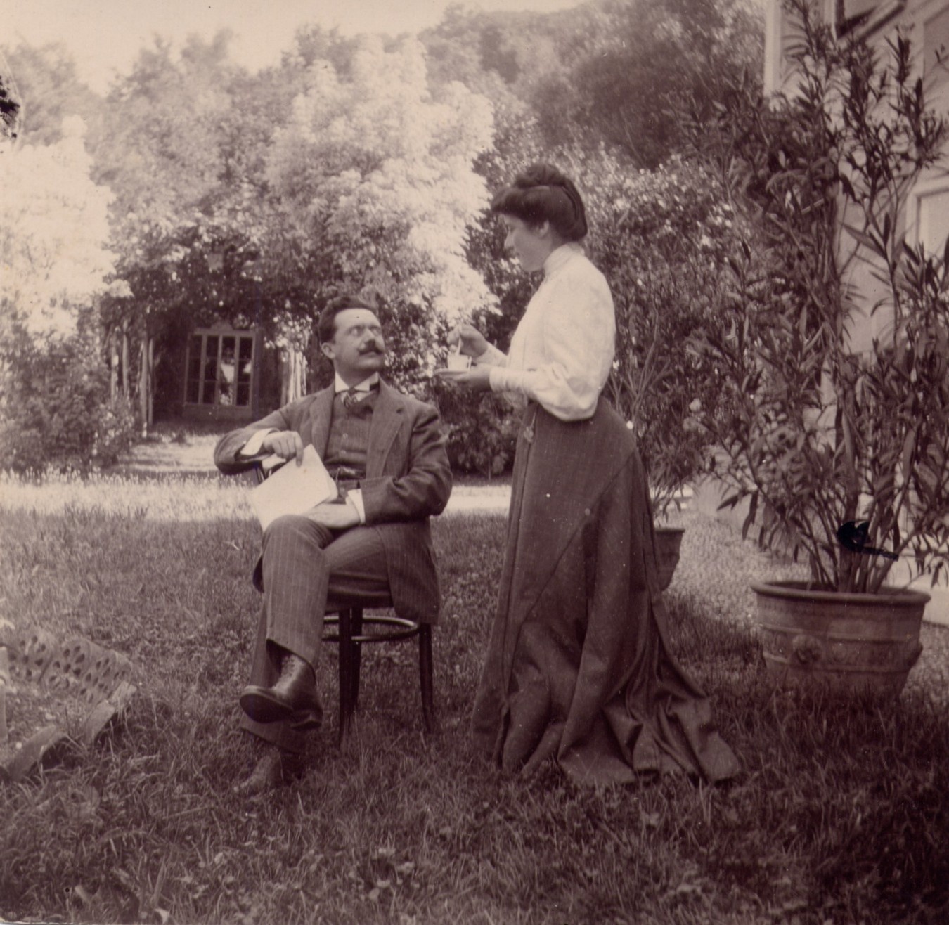 Lonato del Garda, una scultura di Zeqir Alizoti per l'anniversario di Ugo Da Como e Maria Glisenti 1 Ugo Da Como e Maria Glisenti in una fotografia del 1905