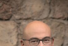Immagine di Aldo Cazzullo riceve il premio Città a Torri del Benaco domenica sera