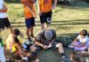ASD Garda Karate Team al Rifugio Granata per il camp estivo Yuuki Wild Summer Istruttore mostra tecniche di sopravvivenza ai bambini al camp estivo Rifugio Granata.