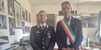 Il capitano Matteo Di Stefano con il sindaco di Bardolino Daniele Bertasi