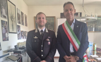 Il capitano Matteo Di Stefano con il sindaco di Bardolino Daniele Bertasi