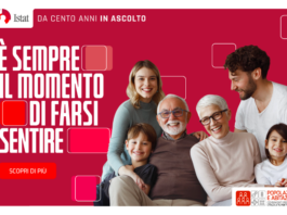 Manifesto di Censimento Istat con famiglie sorridenti nel Centro Comunale di Rilevazione a Castiglione delle Stiviere