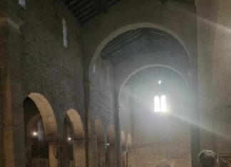 Equinozio d’autunno a Montichiari, il fenomeno luminoso torna in Pieve Immagine di Equinozio d'autunno a Montichiari, il fenomeno luminoso torna in Pieve