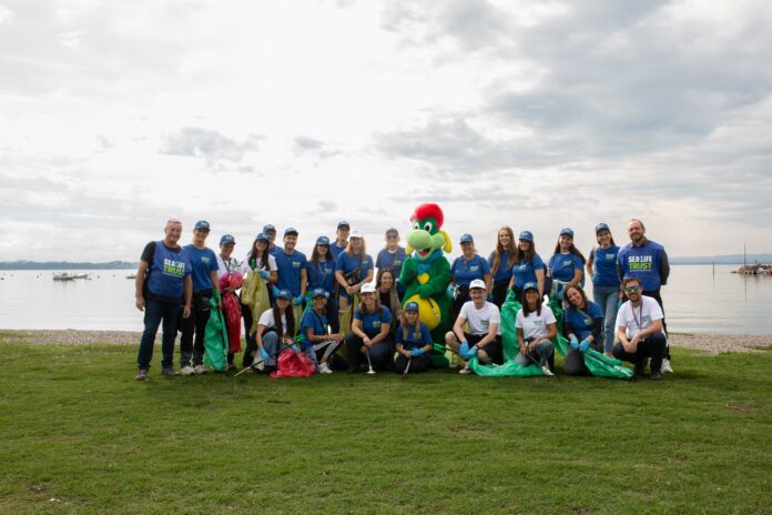Immagine di Lazise, Gardaland raccoglie 20 kg di rifiuti nella 24h Global Clean-Up