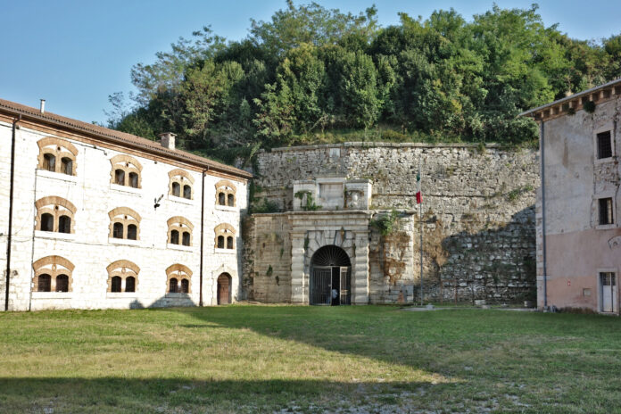 Immagine di Visite guidate alla Caserma La Rocca a Peschiera del Garda il 26 e 27 settembre