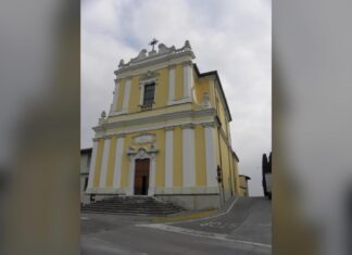 Accadde sul Garda, 13 ottobre 1454: consacrata la chiesa di San Martino a Moniga del Garda Facciata barocca della chiesa di San Martino a Moniga del Garda con la scalinata d'ingresso
