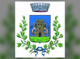 Alzheimer a teatro al DIM di Castelnuovo del Garda sabato 17 ottobre Stemma con torre e leoni tra foglie per evento DIM di Castelnuovo del Garda
