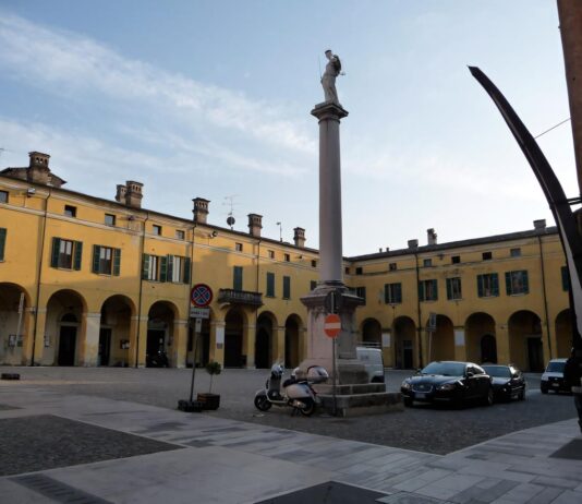 Una piazza del centro di Castiglione delle Stiviere