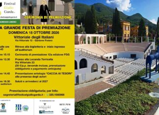 Gardone Riviera, Festival Giallo Garda: premiazioni domenica 18 ottobre al Vittoriale degli Italiani Manifesto di Festival Giallo Garda con scena di auditorium e persone in abiti formali