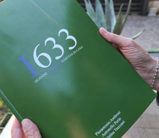La copertina del libro «I633. Quando Sirmione nasceva in casa» con i nomi dei tre autori