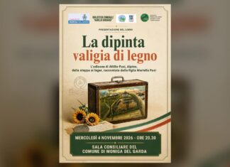 La dipinta valigia di legno presentata a Moniga del Garda il 4 novembre Manifesto della dipinta valigia di legno mostra una valigia con un paesaggio dipinto