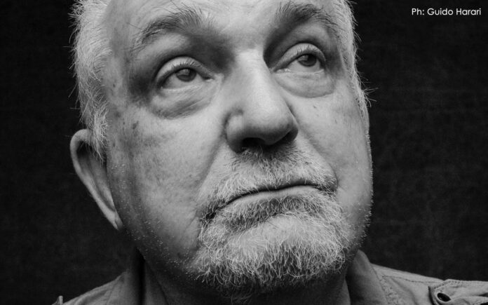 Ritratto in bianco e nero del giornalista Michele Smargiassi, foto di Guido Harari