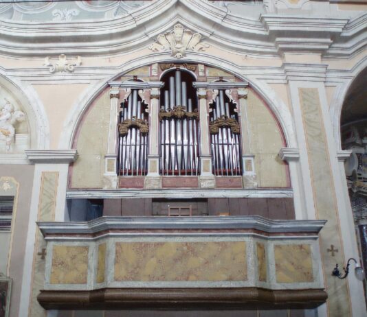 L'organo della chiesa di Morgnaga, frazione di Gardone Riviera