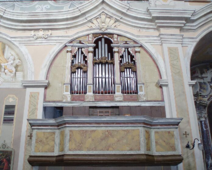 L'organo della chiesa di Morgnaga, frazione di Gardone Riviera