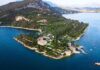 Turisti internazionali sul Garda Veneto anche in autunno: occupazione al 73,1% Veduta aerea di Punta San Vigilio, sul lago di Garda veneto
