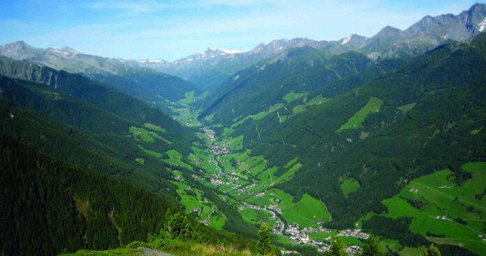 Panorama della Valle Aurina, tra boschi e montagne