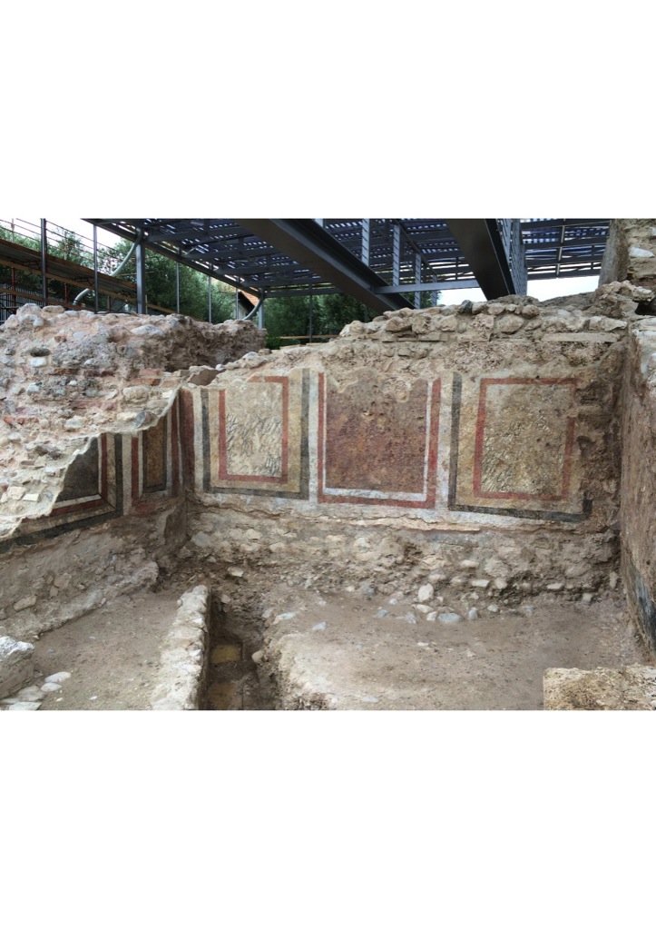 La città sommersa di Benaco: la leggenda di Toscolano Maderno nata da una villa romana 2 Resti di muri con intonaco dipinto nella villa romana di Toscolano Maderno
